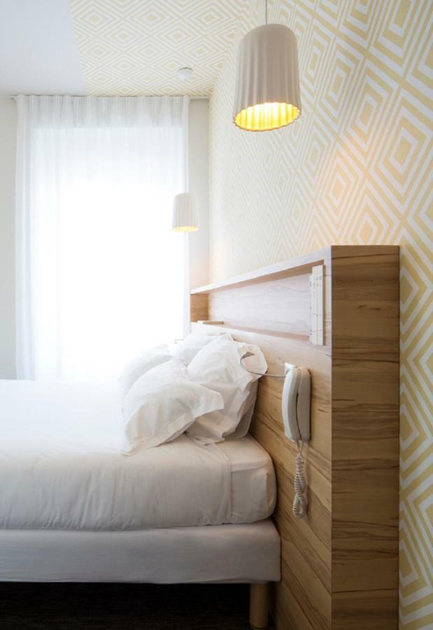 Hotel Et Apparts Marin Laval  Eksteriør billede